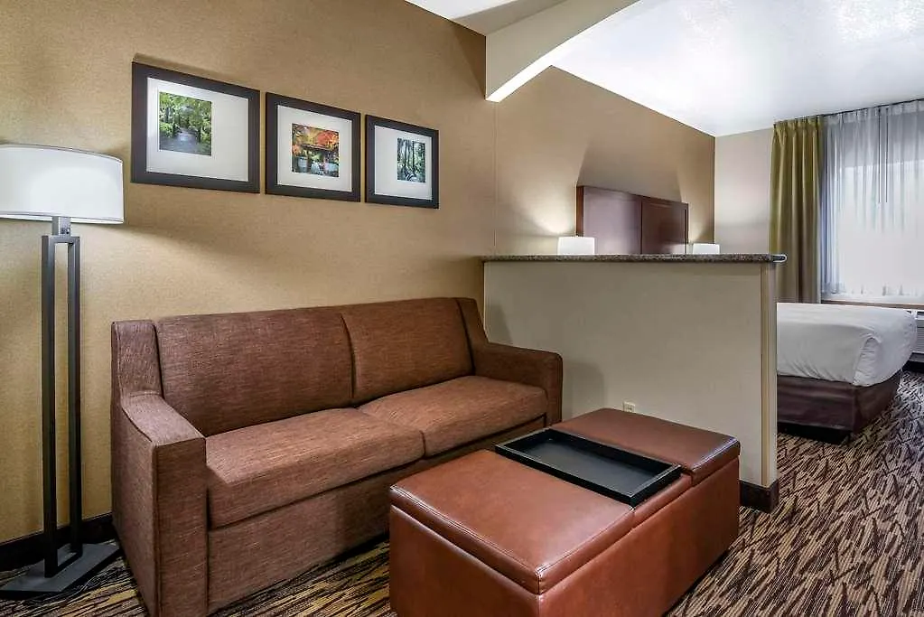 Comfort Suites Portland Airport 2*,
