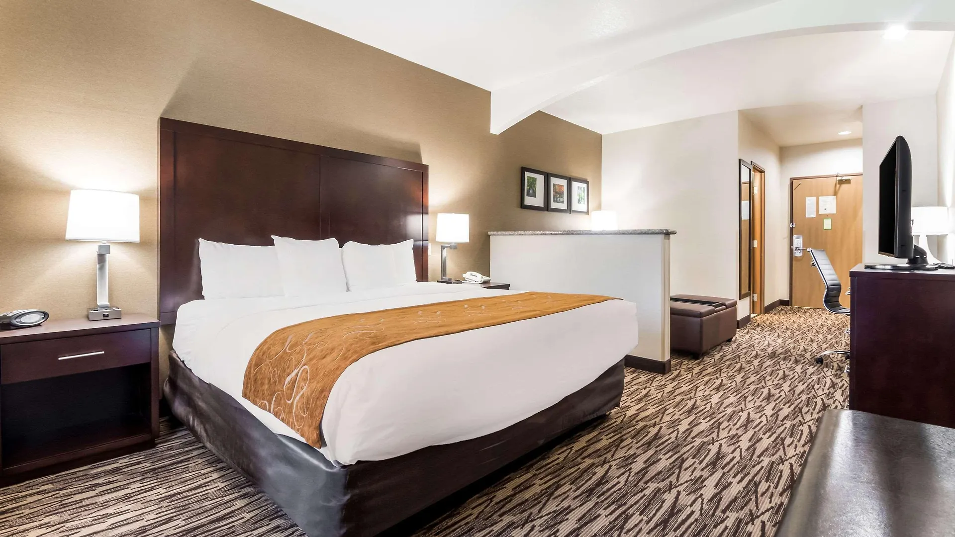 ** Hotel Comfort Suites Portland Airport United States