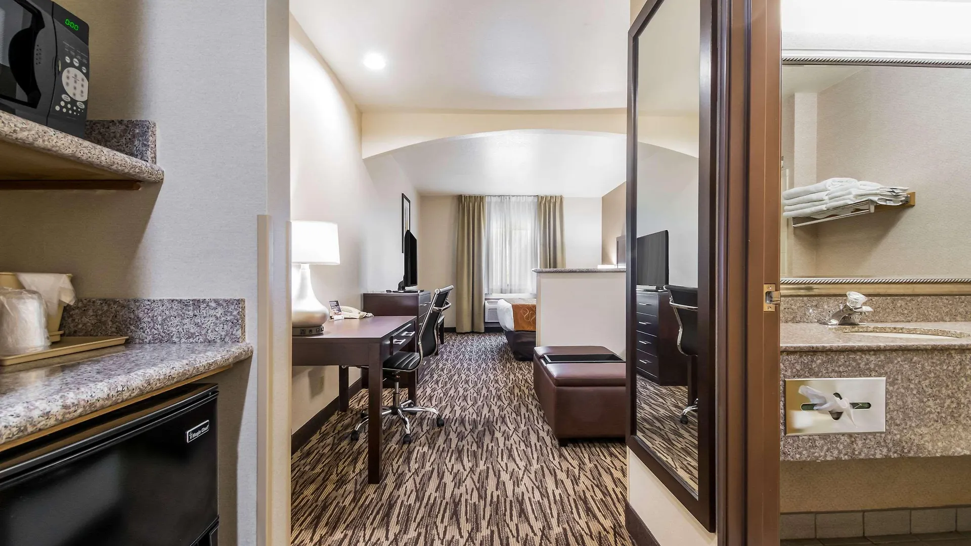 ** Hotel Comfort Suites Portland Airport United States