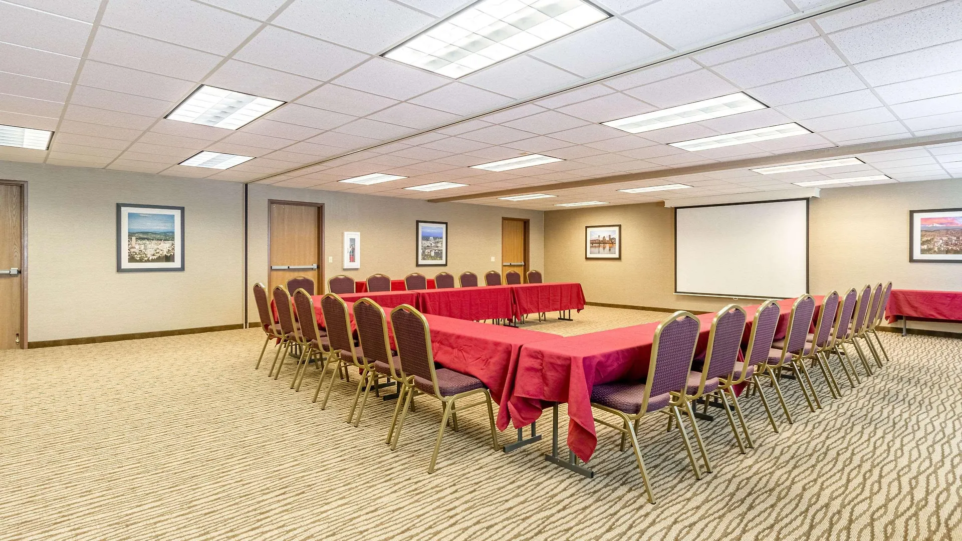 Hotel Comfort Suites Portland Airport
