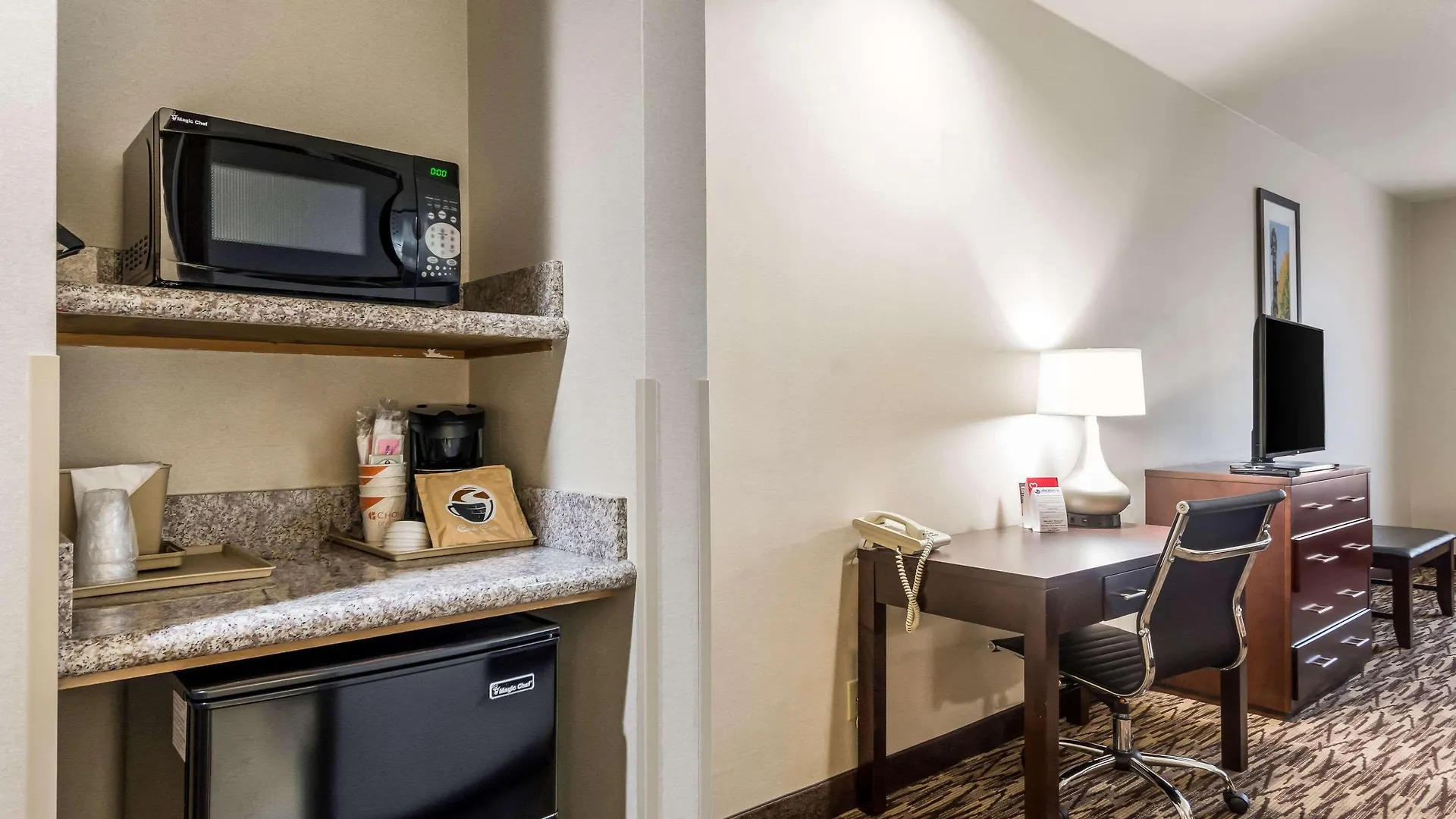 Comfort Suites Portland Airport 2*,