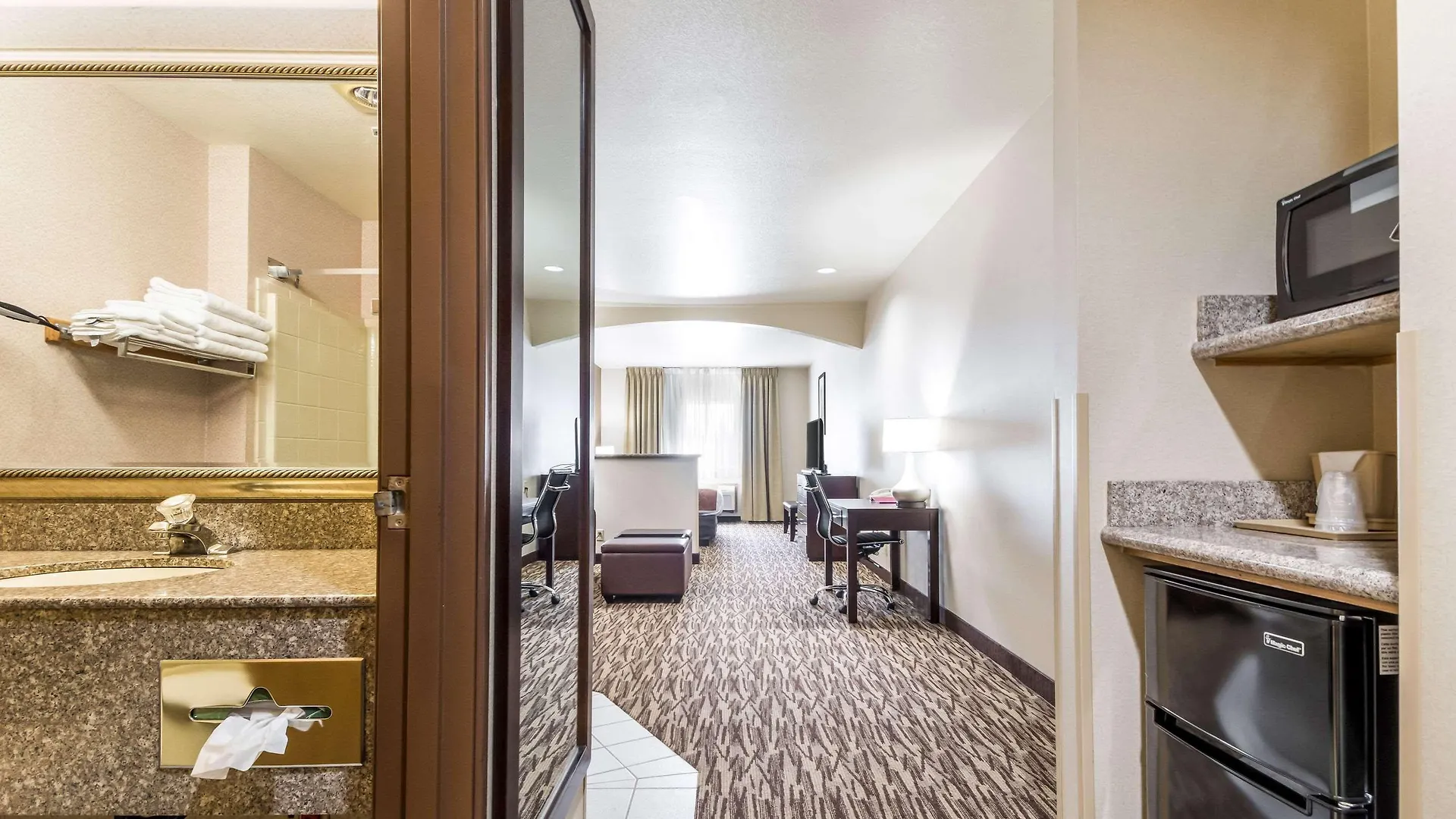Comfort Suites Portland Airport 2*,  United States