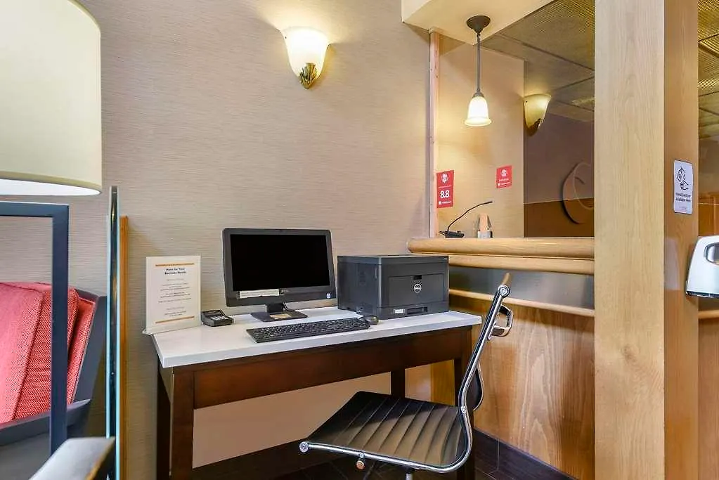 ** Hotel Comfort Suites Portland Airport United States