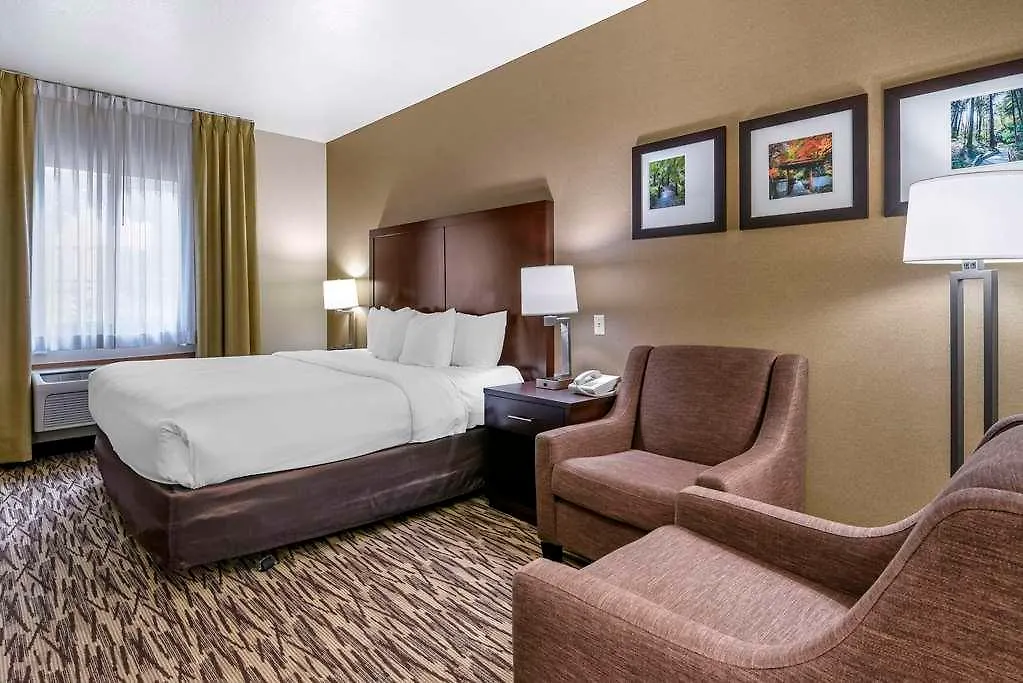 Comfort Suites Portland Airport Hotel