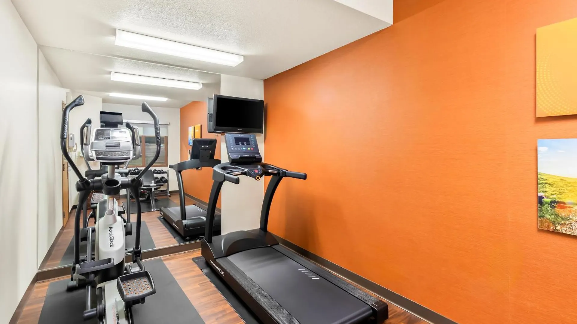 Comfort Suites Portland Airport Hotel