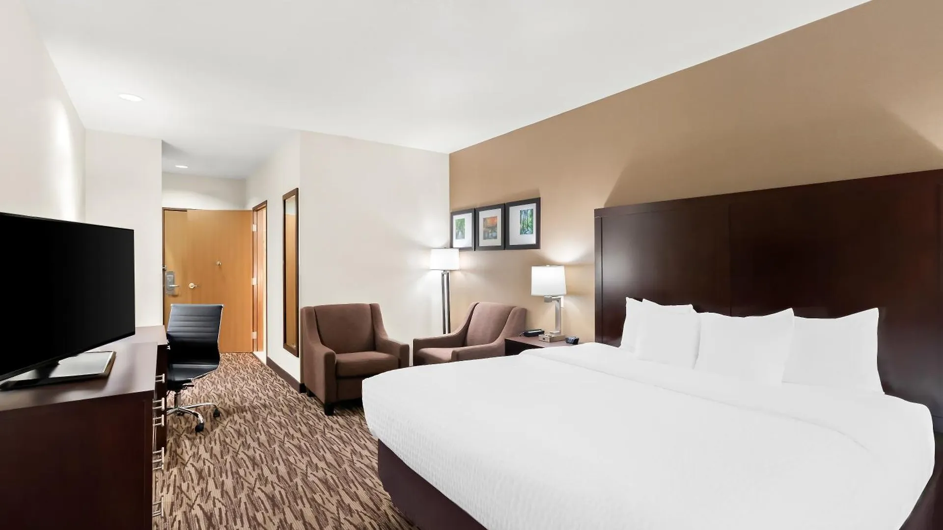 ** Hotel Comfort Suites Portland Airport United States