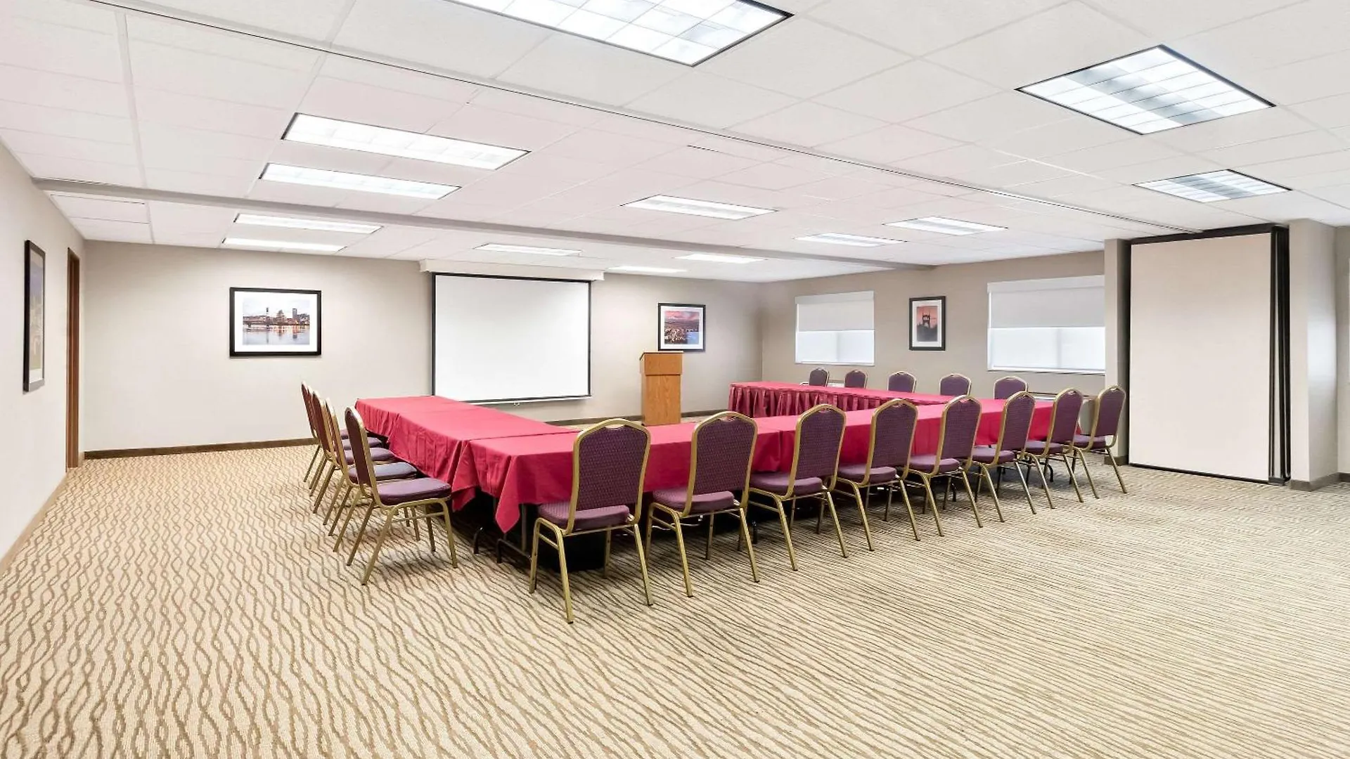 Comfort Suites Portland Airport Hotel