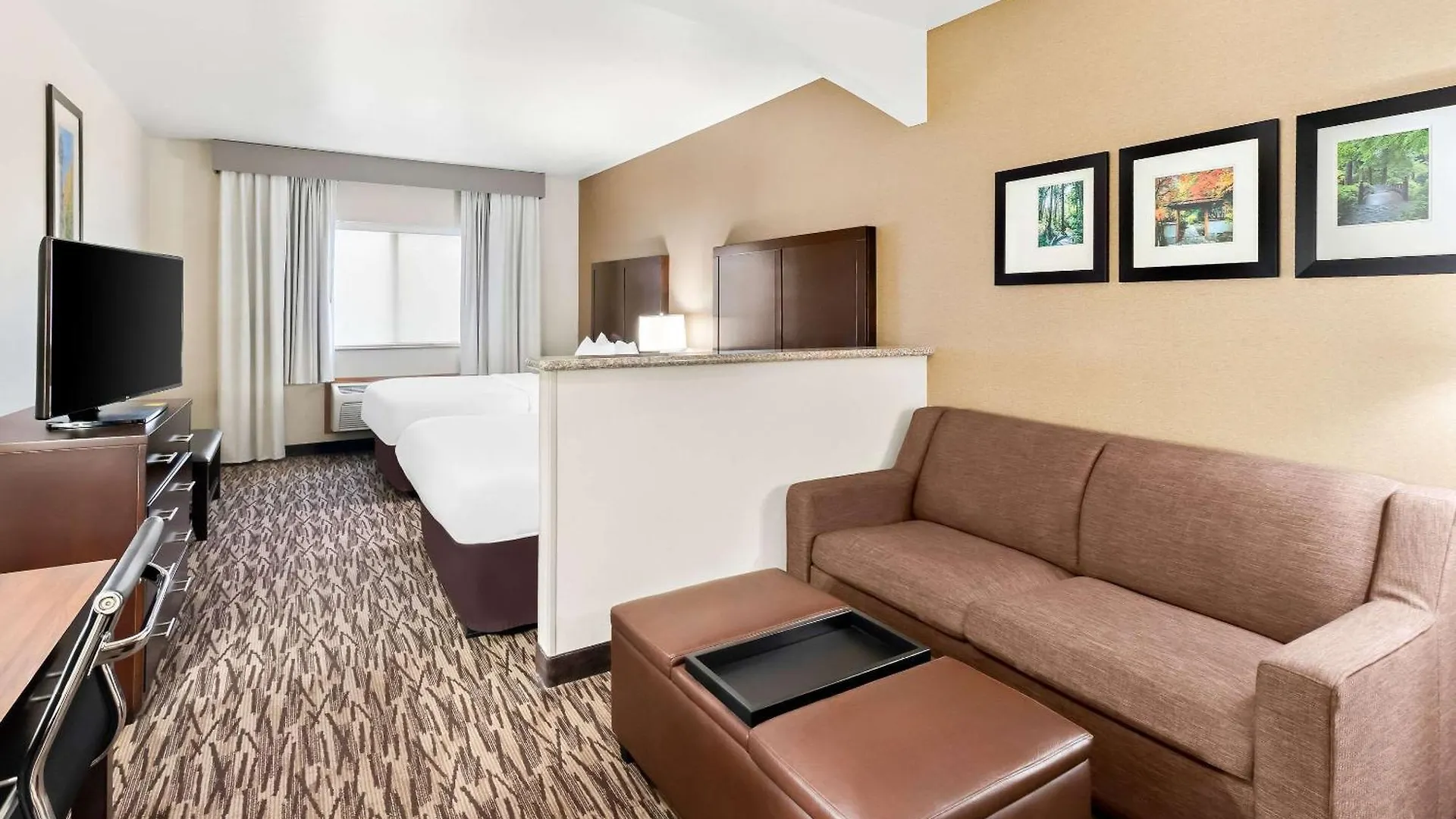 Comfort Suites Portland Airport 2*,