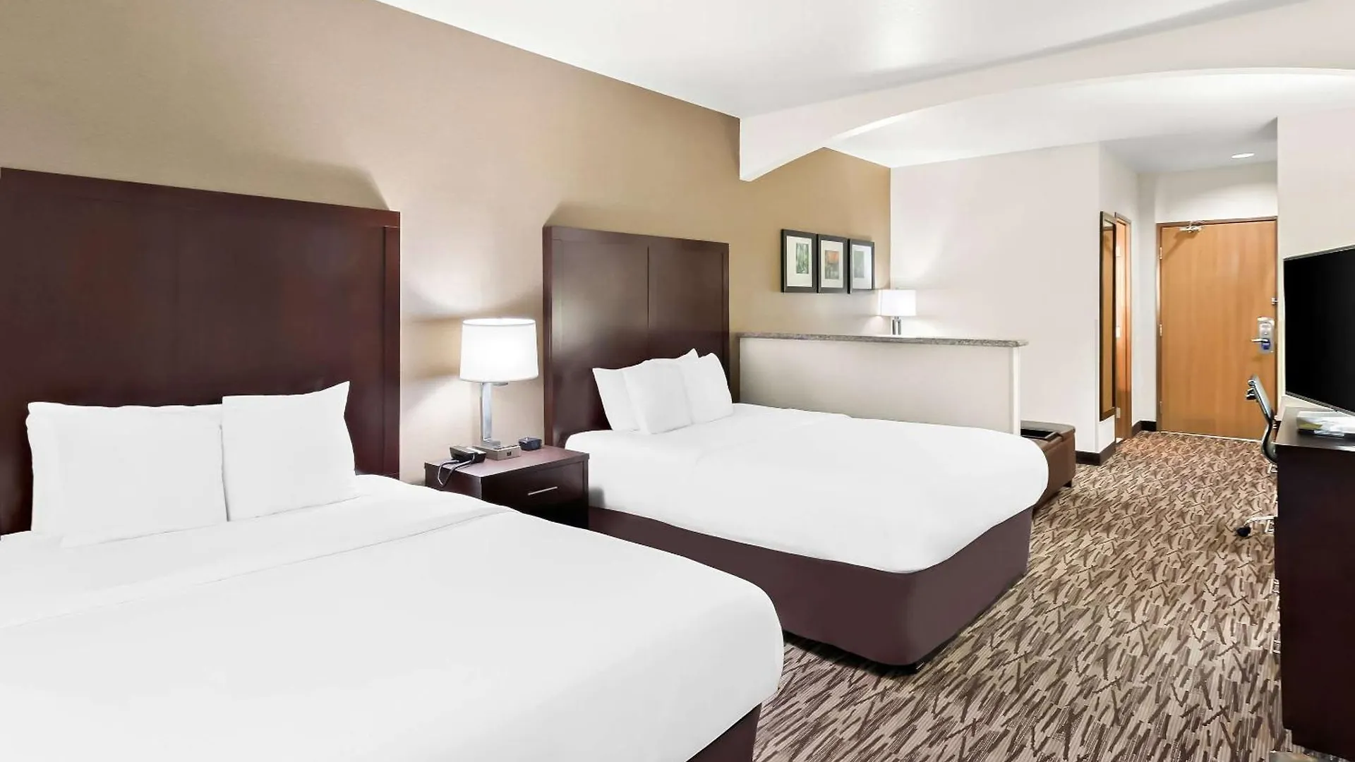 Comfort Suites Portland Airport Hotel
